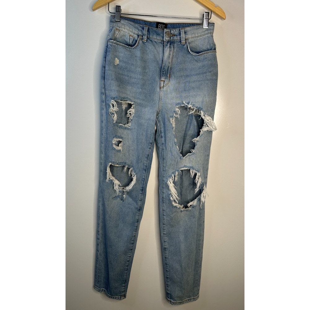 BDG Urban Outfitters High Waisted Destroyed Mom Jeans Light Wash Blue Denim 26 - Picture 2 of 15